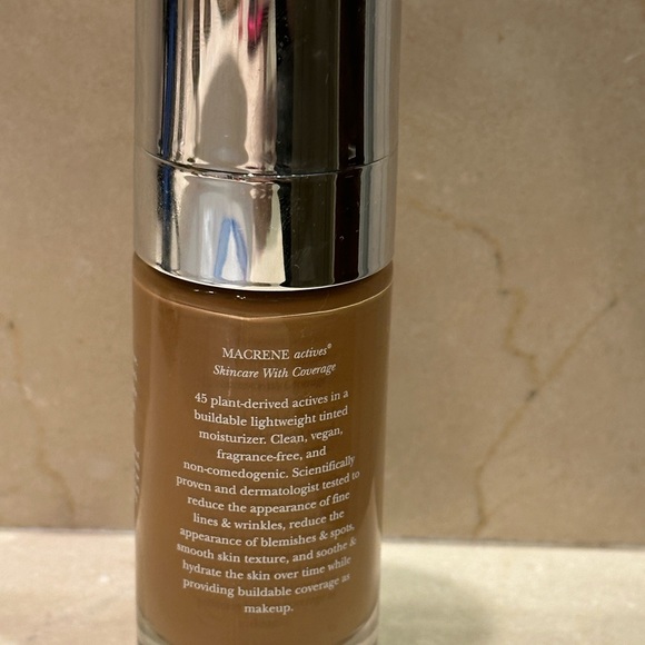 🎀☀️Macrene Actives High Performance Tinted Moisturizer in Medium Deep - Picture 2 of 5